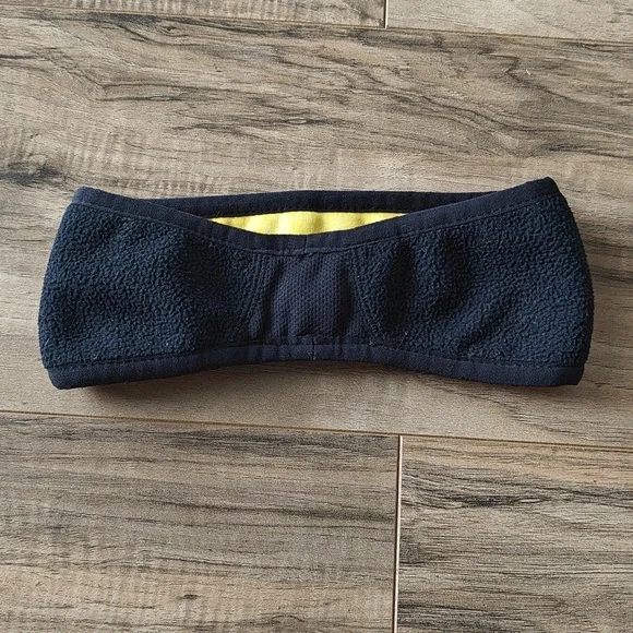 EUC Reversible Livestrong Ear Warmer - Picture 2 of 4